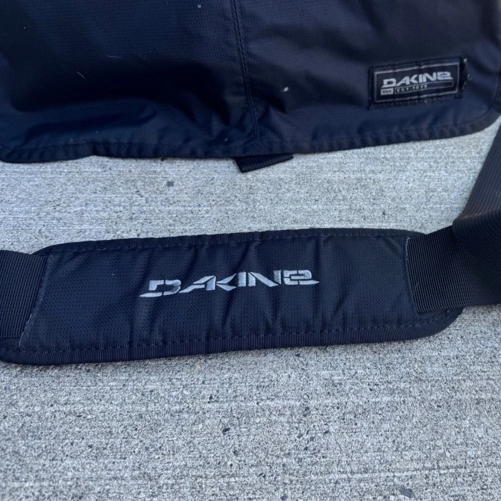 Dakine Messenger Bag Black Nylon Laptop Commuter Crossbody Travel Satchel